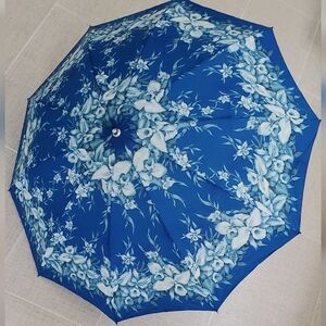 Vintage Floral Sun/Rain Umbrella, Bi-Fold, Made In Kwangchow, Blue,White, Nylon